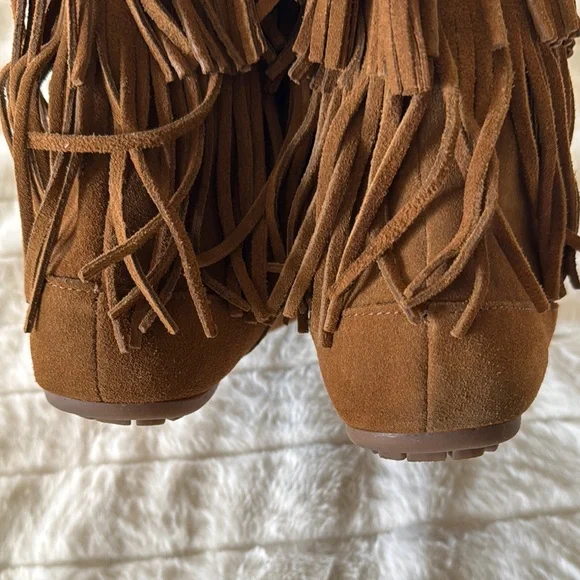 Minnetonka Tan Fringe Moccasin Boots - Picture 11 of 11